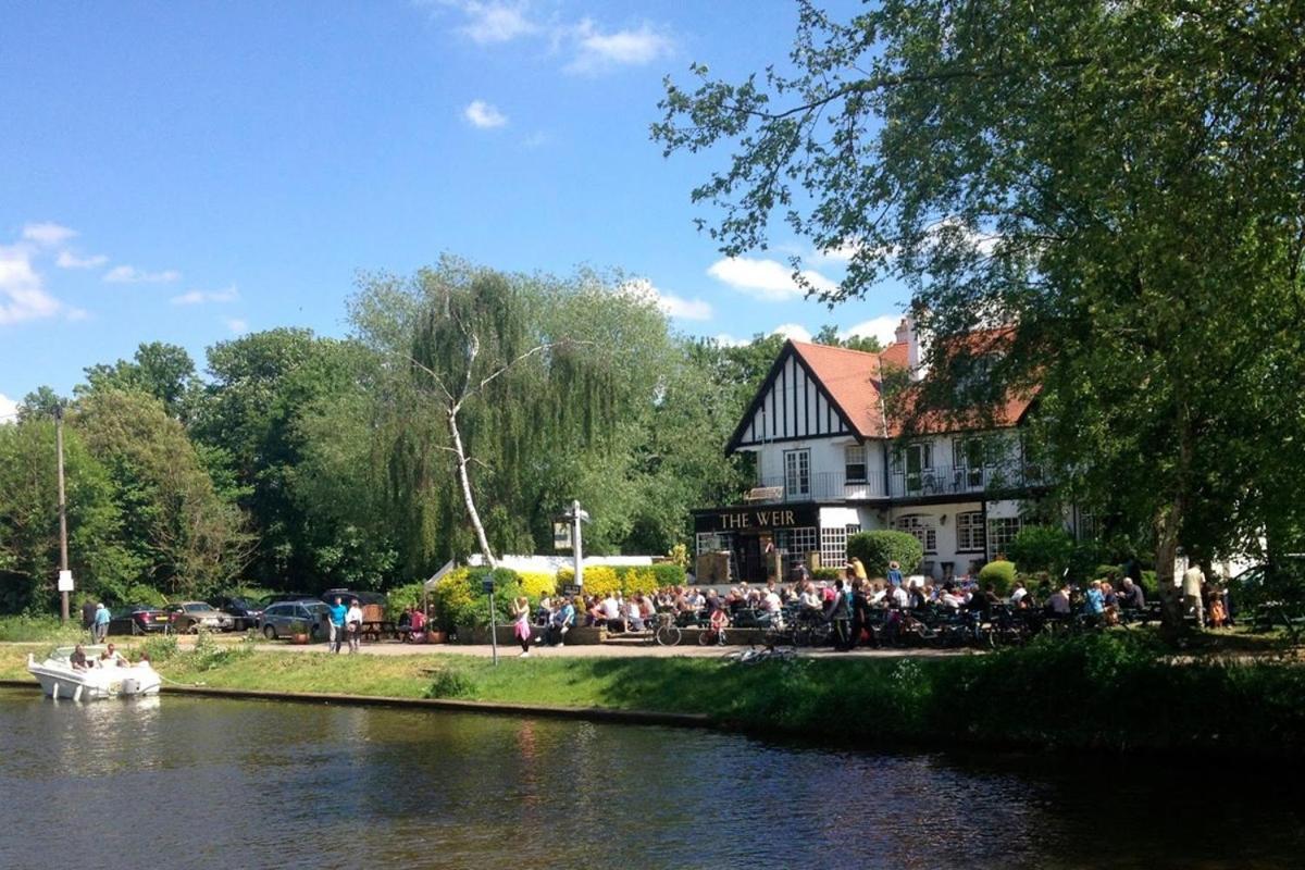 The Weir Hotel Walton-on-Thames Eksteriør billede