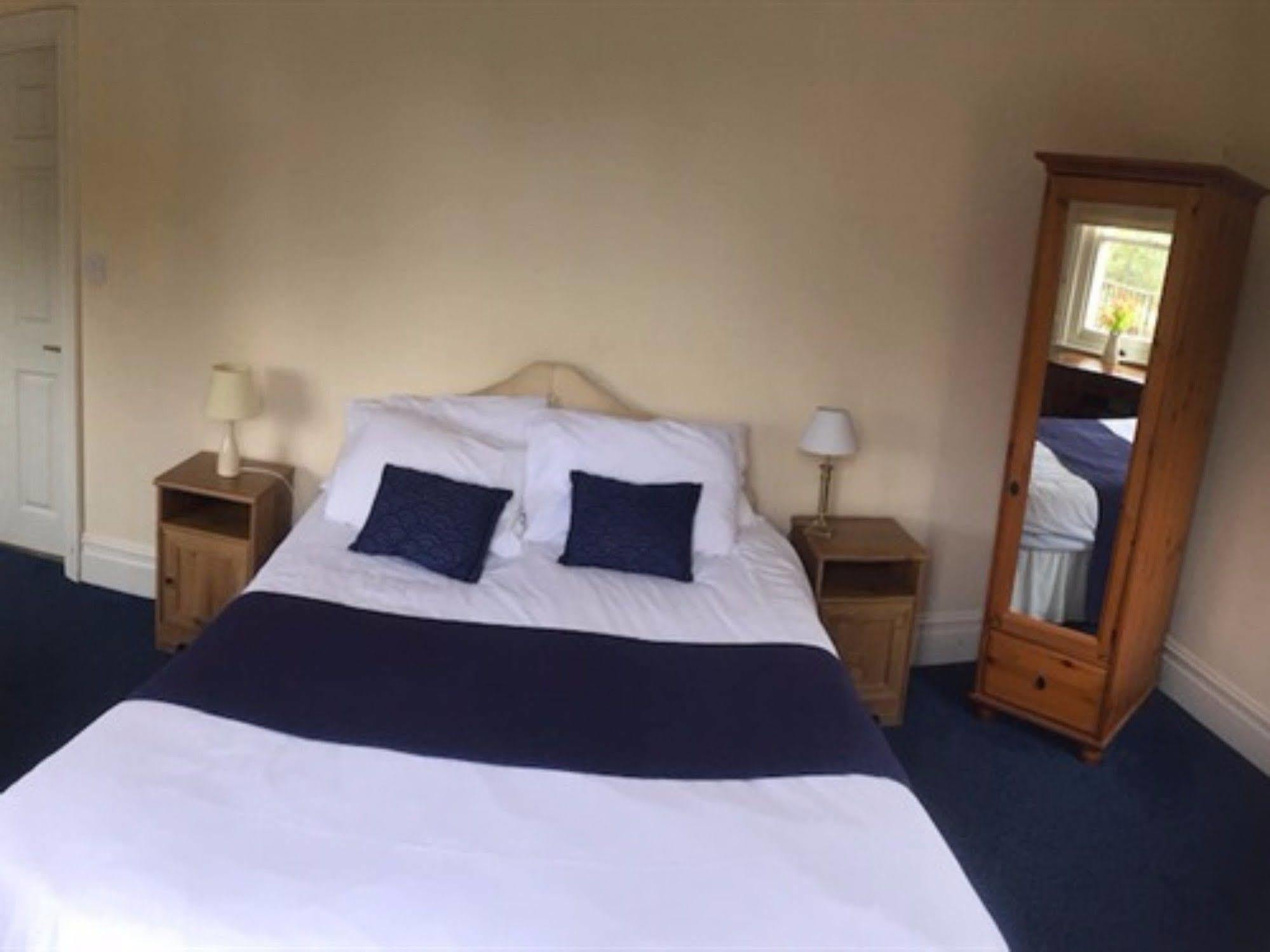 The Weir Hotel Walton-on-Thames Eksteriør billede