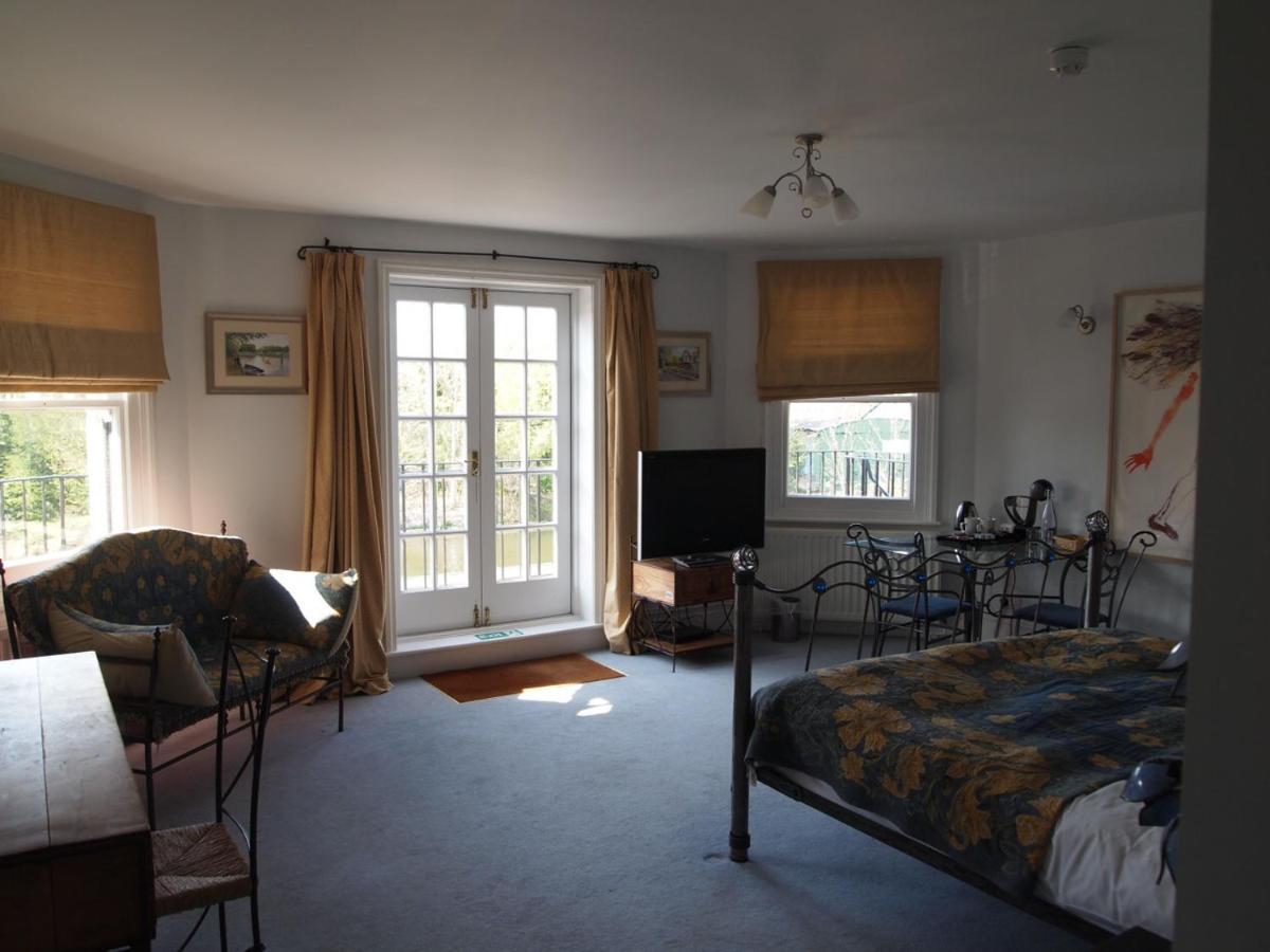 The Weir Hotel Walton-on-Thames Eksteriør billede