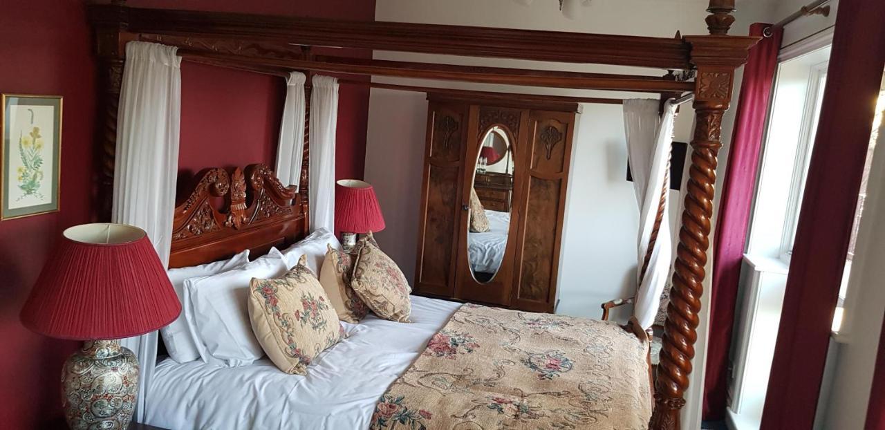 The Weir Hotel Walton-on-Thames Eksteriør billede